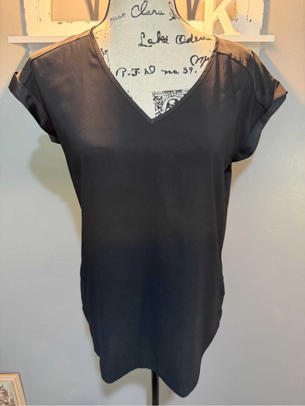EXPRESS BLACK V NECK SHORT SLEEVE BLOUSE SZ SP